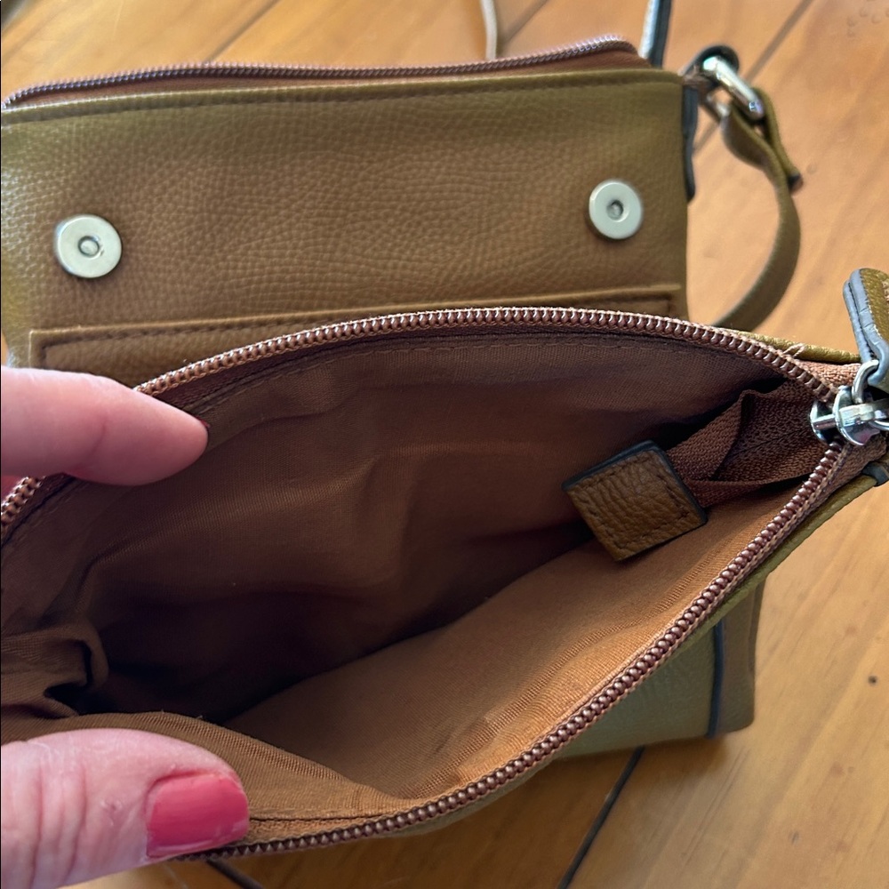 Stylish Tan Crossbody Bag - Picture 3 of 5